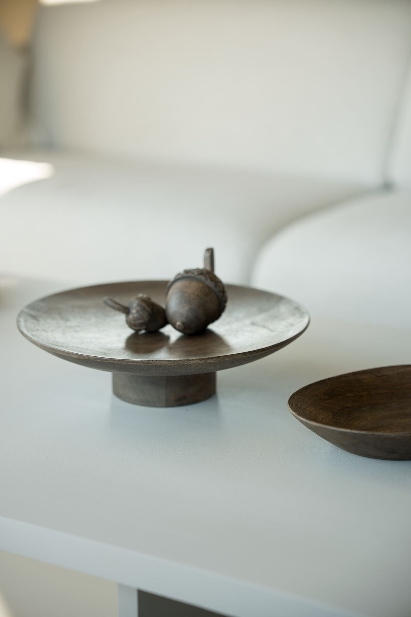sögne rustic brown acacia tray large