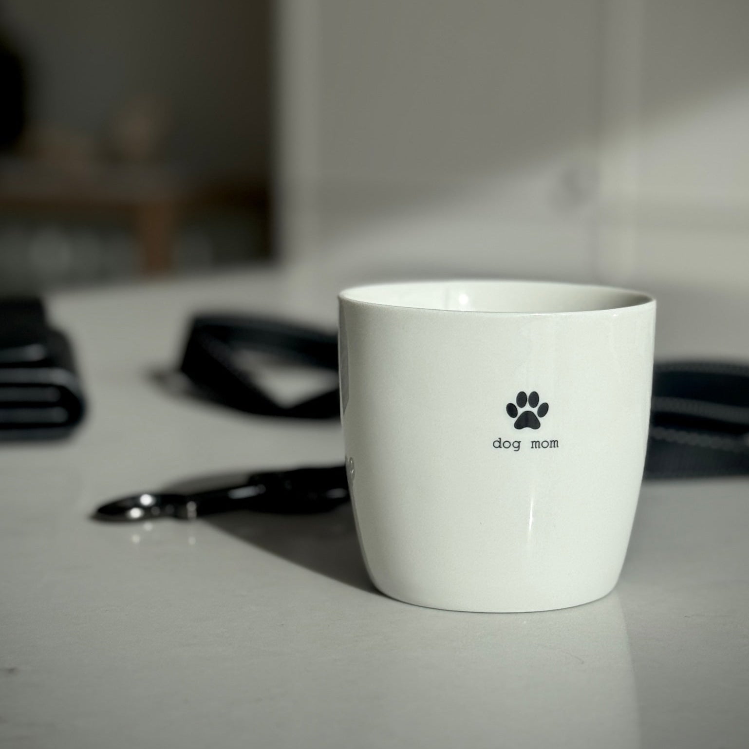 sögne krus hvit dog mom