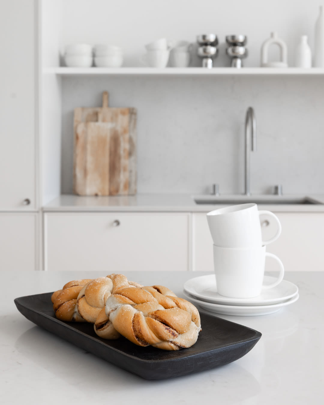 sögne black wooden tray