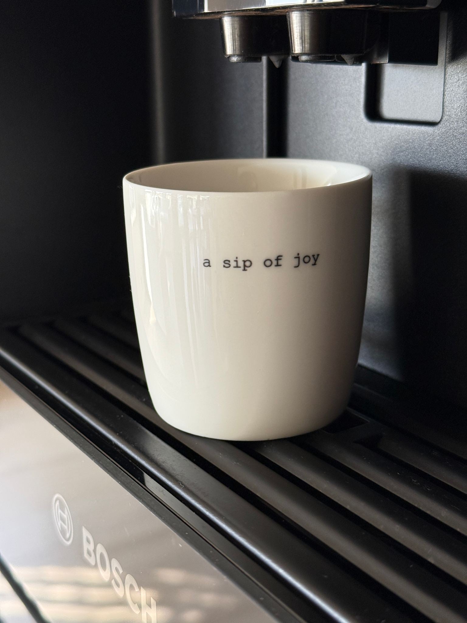 sögne krus hvit mini a sip of joy