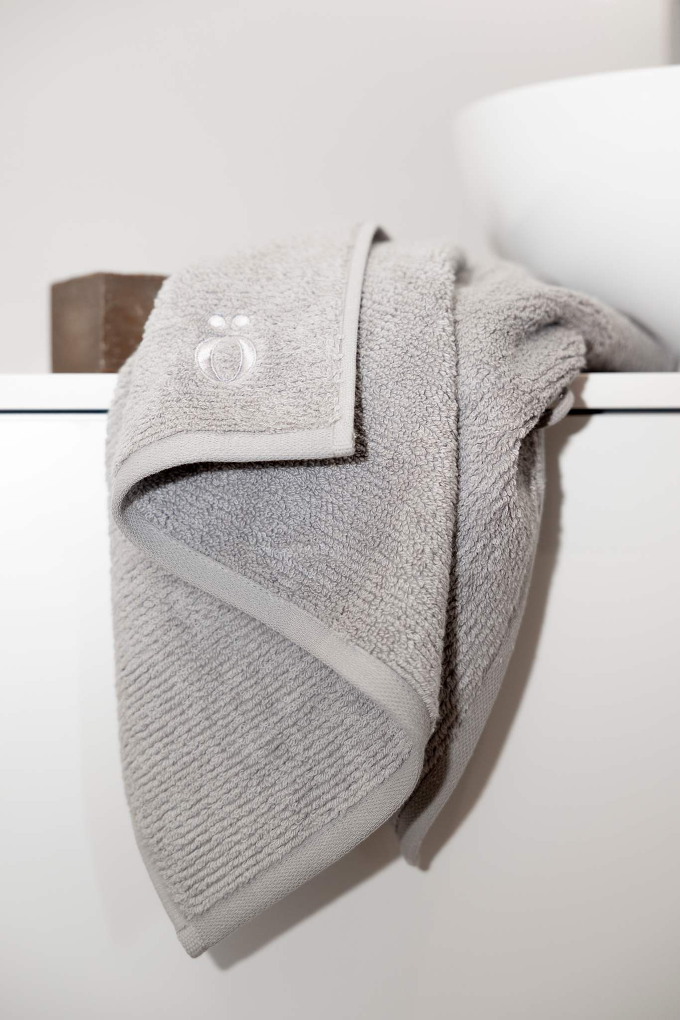 sögne håndklepakke grå