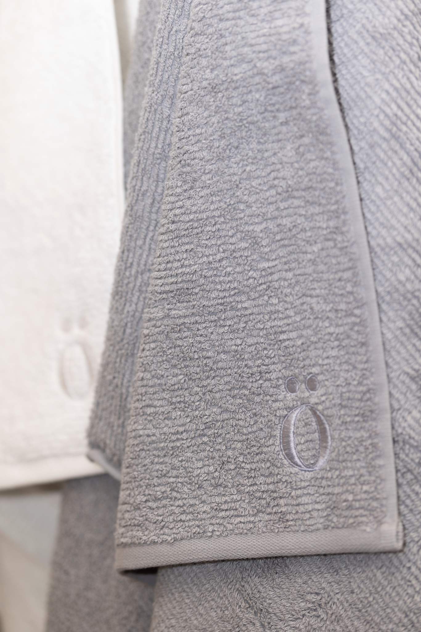 sögne håndklepakke grå